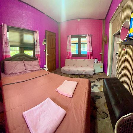 Hotel Lee Red House Ban Lak Uan Zewnętrze zdjęcie
